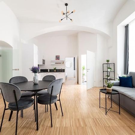 וינה Spacious 2Br Near Attractions By Hm מראה חיצוני תמונה