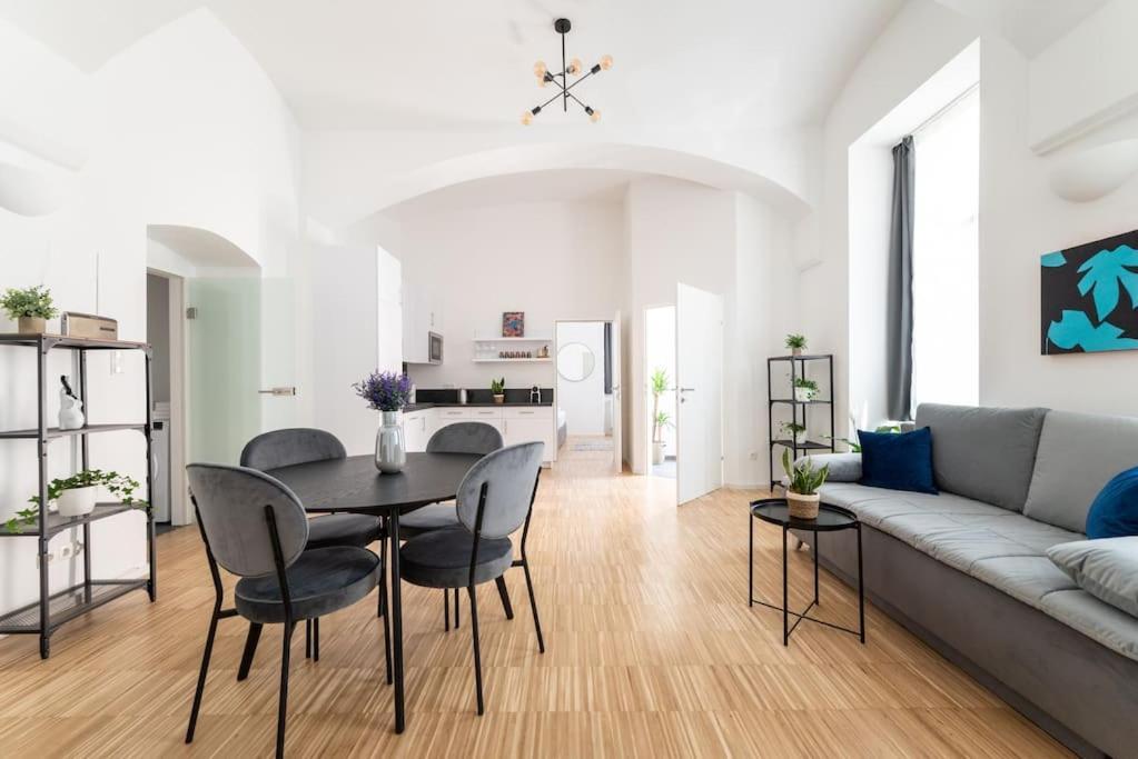 וינה Spacious 2Br Near Attractions By Hm מראה חיצוני תמונה