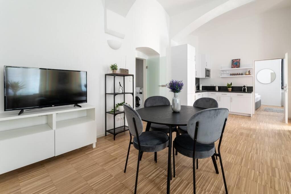 וינה Spacious 2Br Near Attractions By Hm מראה חיצוני תמונה